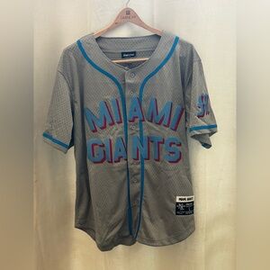 #8 Miami Giants Rings & Crwns
Mesh Button-Down Replica
Jersey - Gray S M L